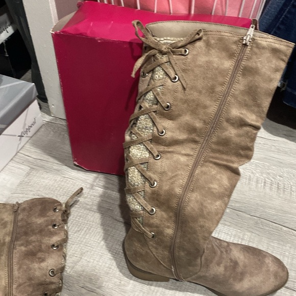 Knee boots, taupe, with sweater material in back lace up inset. - Picture 2 of 6